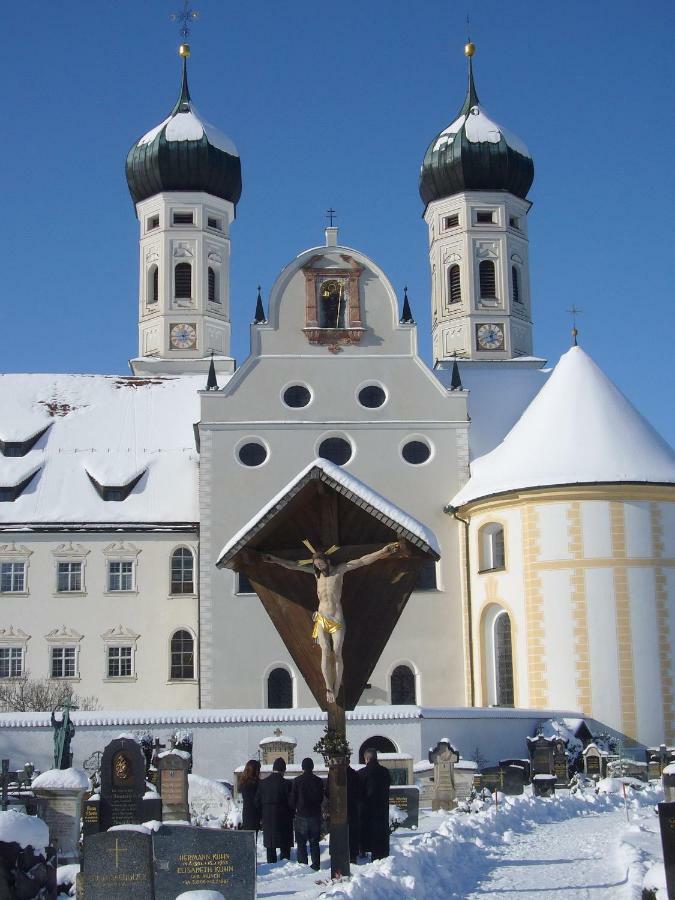 Kloster Benediktbeuern - Gastehaus Der Salesianer Don Bosco Exterior photo